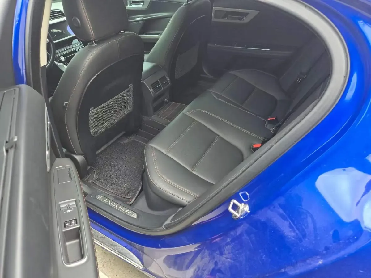 2019 Jeep Cherokee 2.0T 265HP L4 9AT,autocango,china used car exporter,china ev exporter,chinese used car exporter,chinese used ev exporter