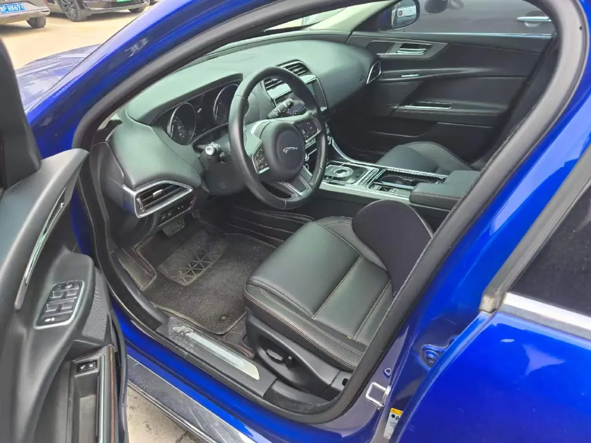 2019 Jeep Cherokee 2.0T 265HP L4 9AT,autocango,china used car exporter,china ev exporter,chinese used car exporter,chinese used ev exporter