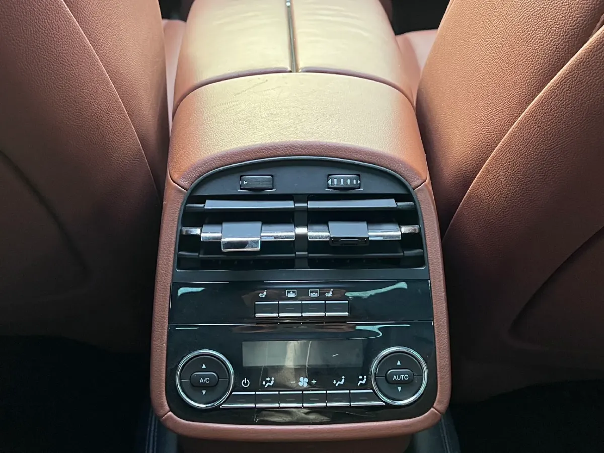 2021 Maserati Quattroporte 3.0T 350HP V6 8AT,autocango,china used car exporter,china ev exporter,chinese used car exporter,chinese used ev exporter