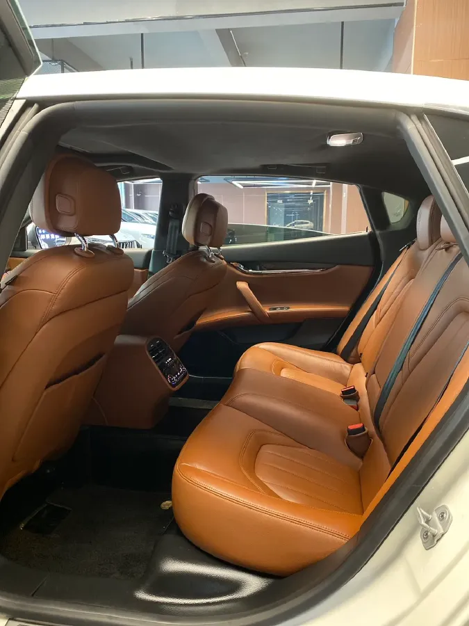 2021 Maserati Quattroporte 3.0T 350HP V6 8AT,autocango,china used car exporter,china ev exporter,chinese used car exporter,chinese used ev exporter