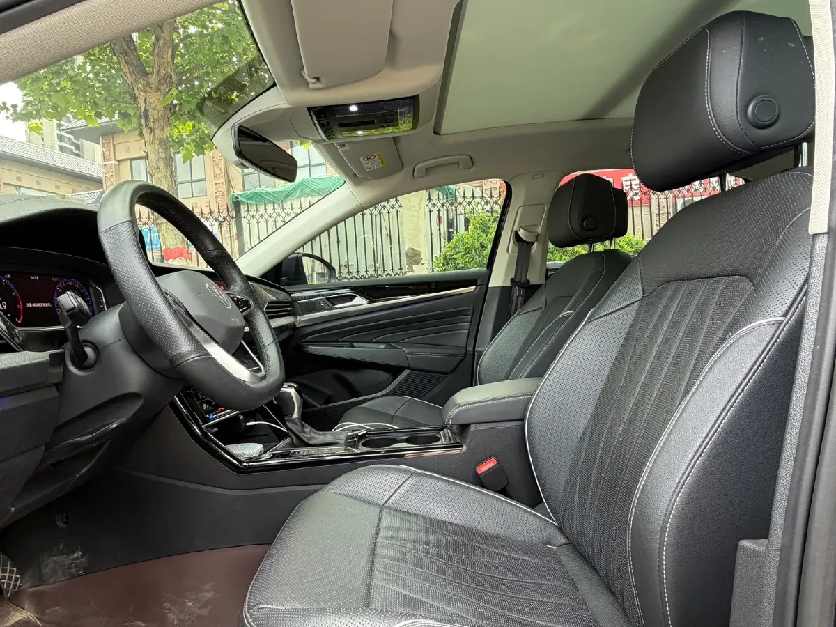 2023 Volkswagen Passat 2.0T 186HP L4 7DCT,autocango,china used car exporter,china ev exporter,chinese used car exporter,chinese used ev exporter