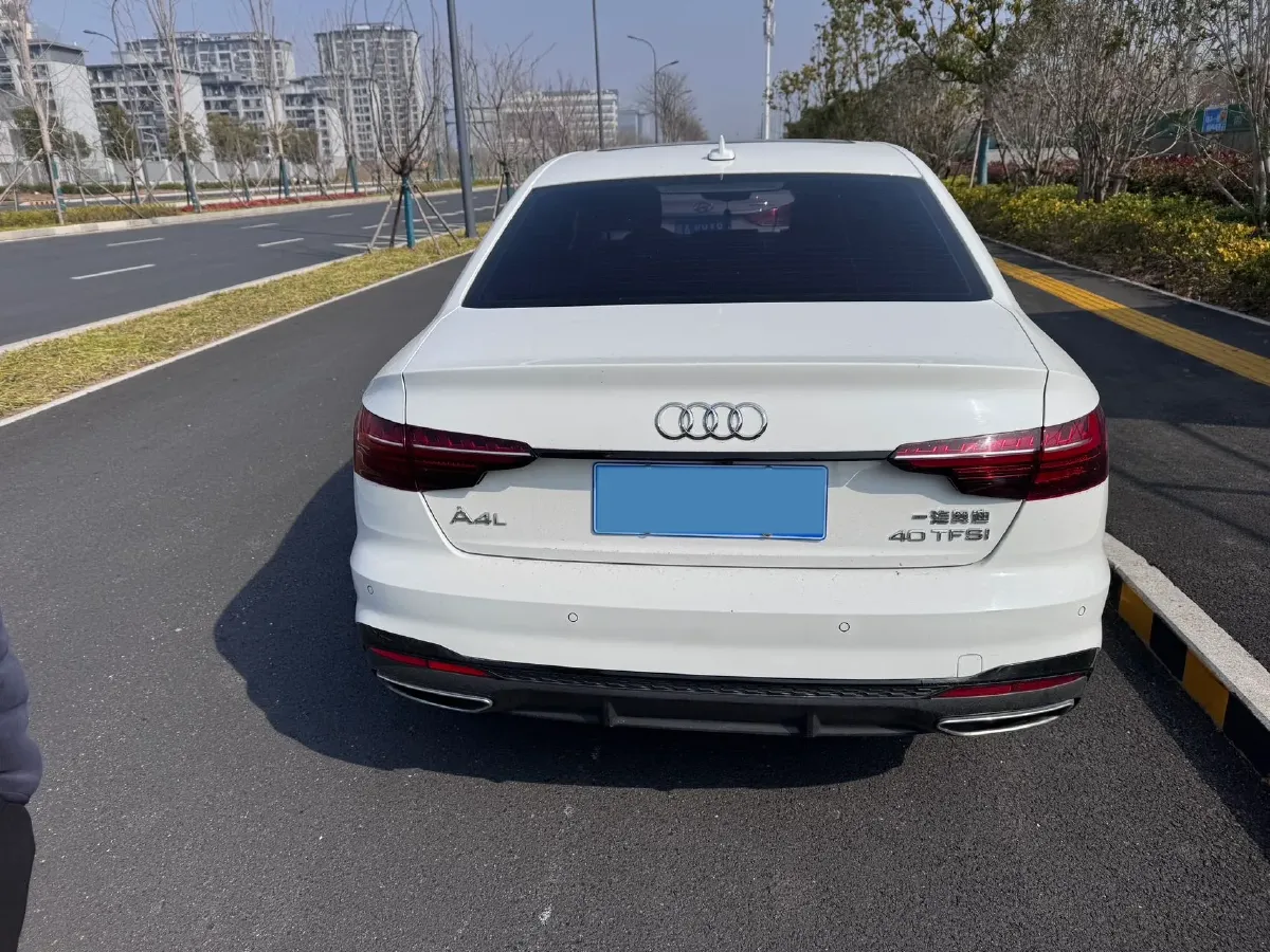 2023 Audi A4L 2.0T 190HP L4 7DCT,autocango,china used car exporter,china ev exporter,chinese used car exporter,chinese used ev exporter
