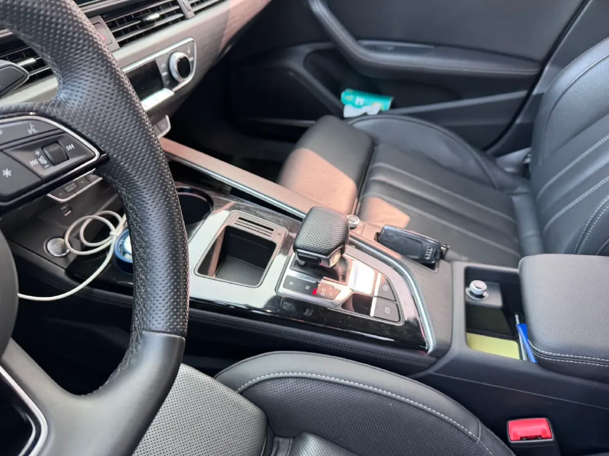 2023 Audi A4L 2.0T 190HP L4 7DCT,autocango,china used car exporter,china ev exporter,chinese used car exporter,chinese used ev exporter