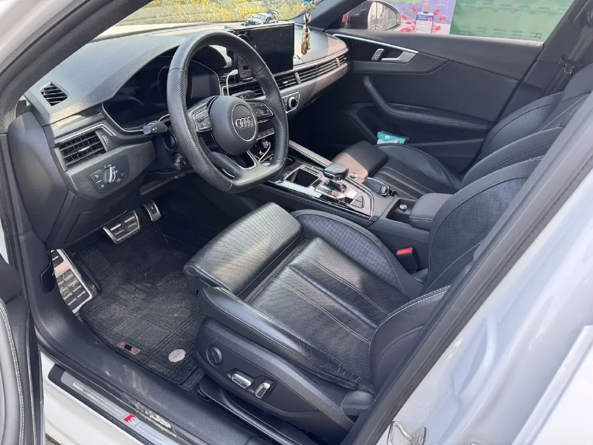 2023 Audi A4L 2.0T 190HP L4 7DCT,autocango,china used car exporter,china ev exporter,chinese used car exporter,chinese used ev exporter