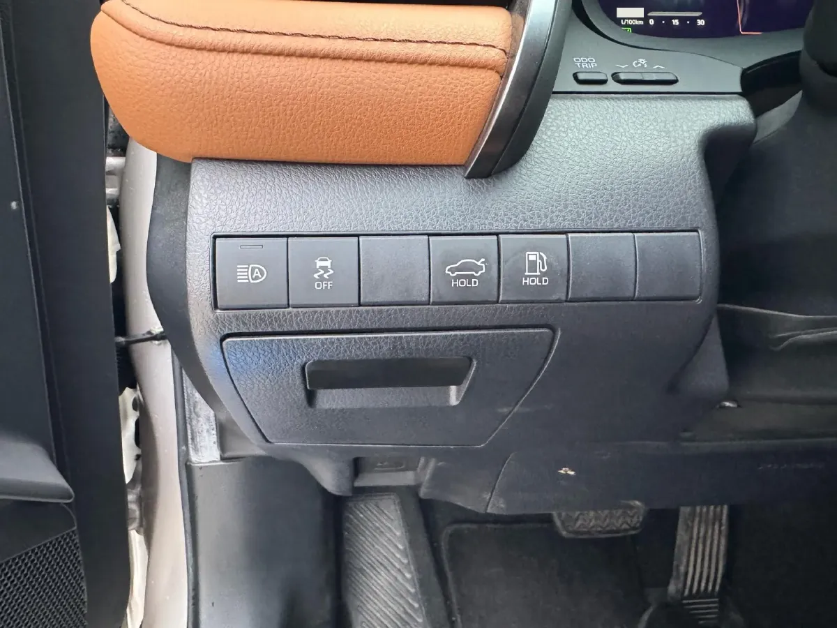 2021 Toyota Camry 2.5L 178HP L4 E-CVT Hybrid,autocango,china used car exporter,china ev exporter,chinese used car exporter,chinese used ev exporter