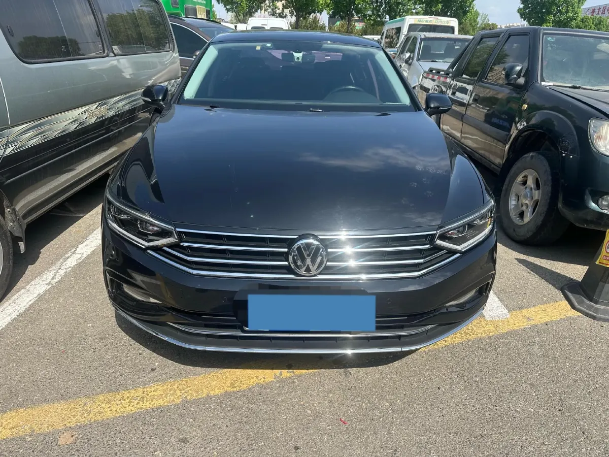 2020 Volkswagen Magotan 2.0T 186HP L4 7DCT,autocango,china used car exporter,china ev exporter,chinese used car exporter,chinese used ev exporter