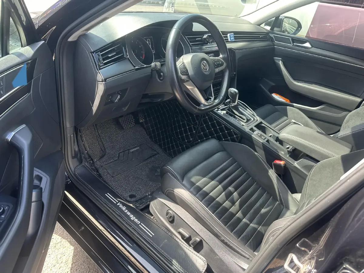 2020 Volkswagen Magotan 2.0T 186HP L4 7DCT,autocango,china used car exporter,china ev exporter,chinese used car exporter,chinese used ev exporter