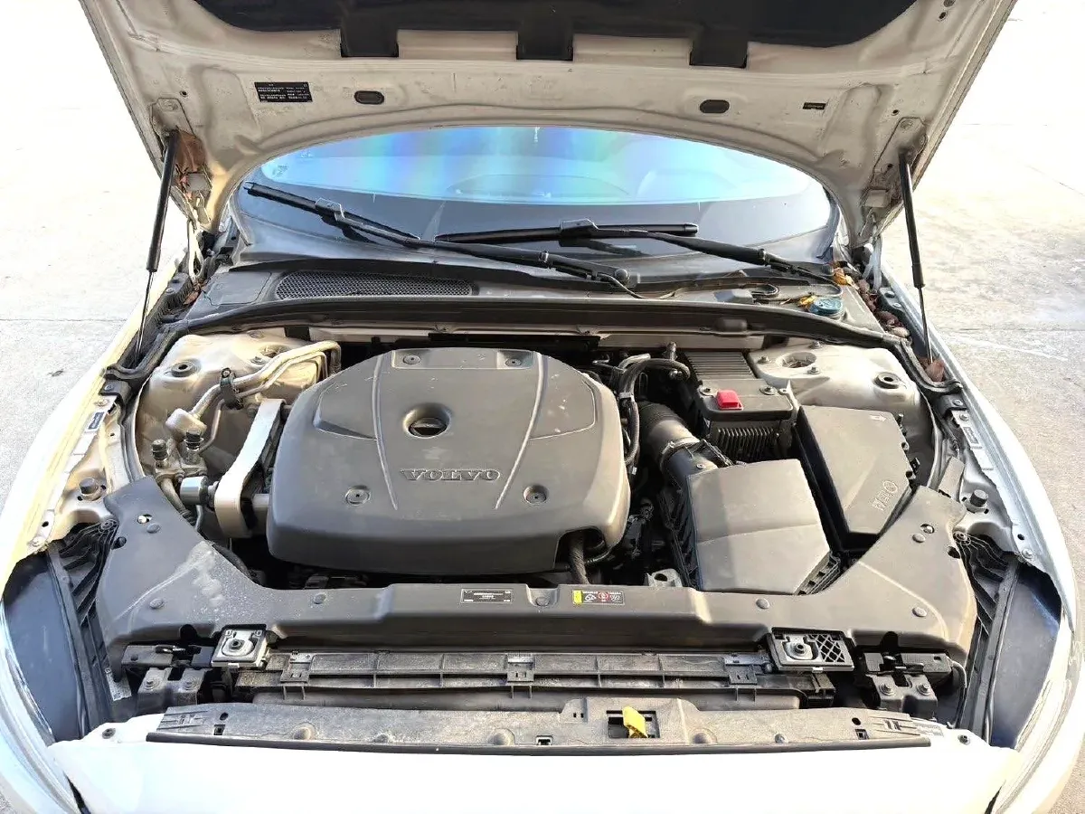 2021 Volvo S60 2.0T 190HP L4 8AT,autocango,china used car exporter,china ev exporter,chinese used car exporter,chinese used ev exporter