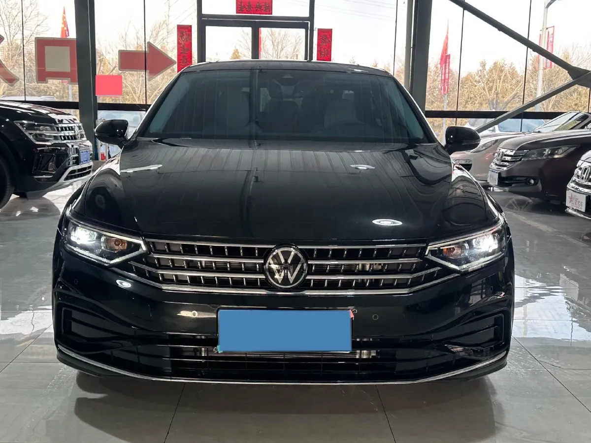 2025 Volkswagen Magotan 2.0T 186HP L4 7DCT,autocango,china used car exporter,china ev exporter,chinese used car exporter,chinese used ev exporter