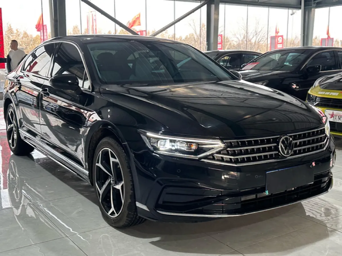 2025 Volkswagen Magotan 2.0T 186HP L4 7DCT,autocango,china used car exporter,china ev exporter,chinese used car exporter,chinese used ev exporter
