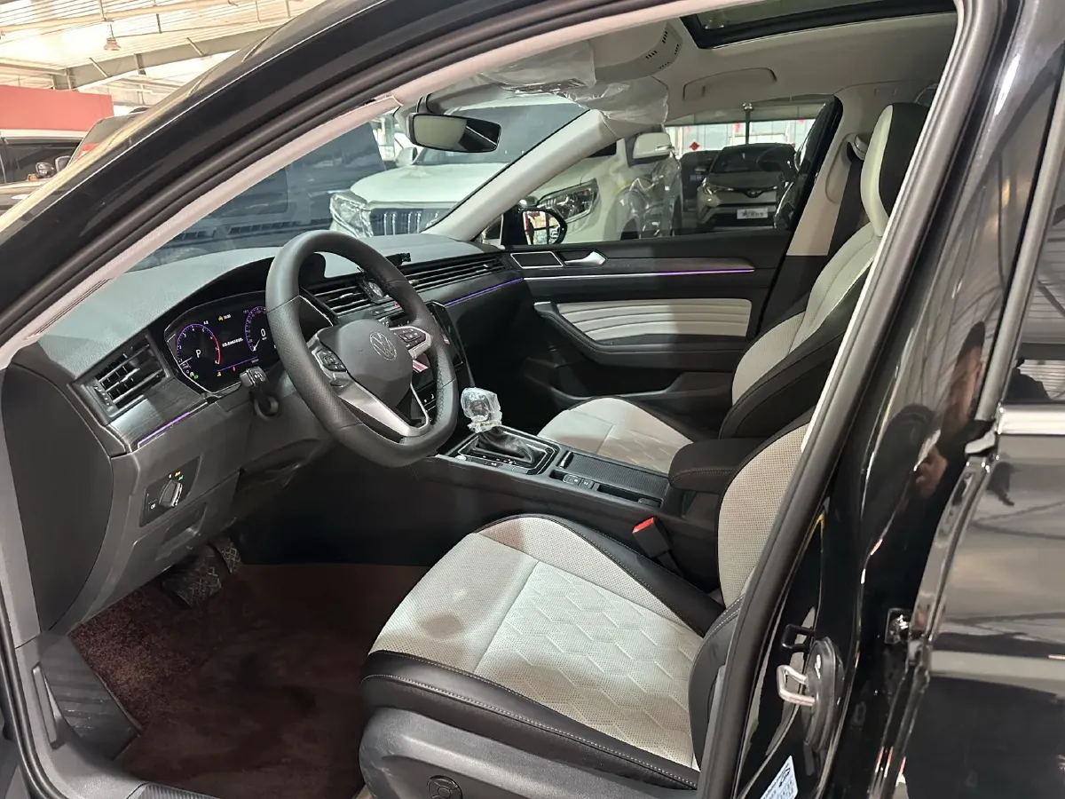 2025 Volkswagen Magotan 2.0T 186HP L4 7DCT,autocango,china used car exporter,china ev exporter,chinese used car exporter,chinese used ev exporter