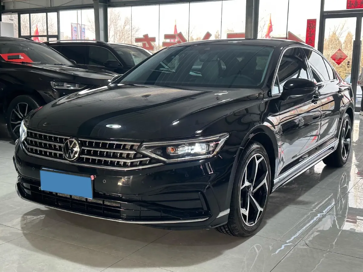 2025 Volkswagen Magotan 2.0T 186HP L4 7DCT,autocango,china used car exporter,china ev exporter,chinese used car exporter,chinese used ev exporter