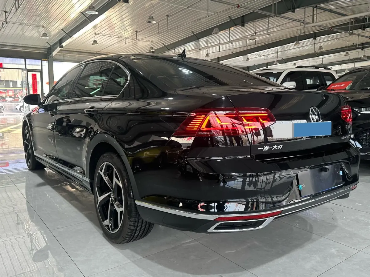 2025 Volkswagen Magotan 2.0T 186HP L4 7DCT,autocango,china used car exporter,china ev exporter,chinese used car exporter,chinese used ev exporter