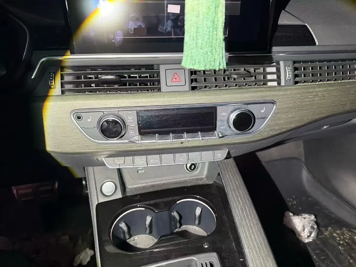 2023 Audi A4L 2.0T 190HP L4 7DCT,autocango,china used car exporter,china ev exporter,chinese used car exporter,chinese used ev exporter