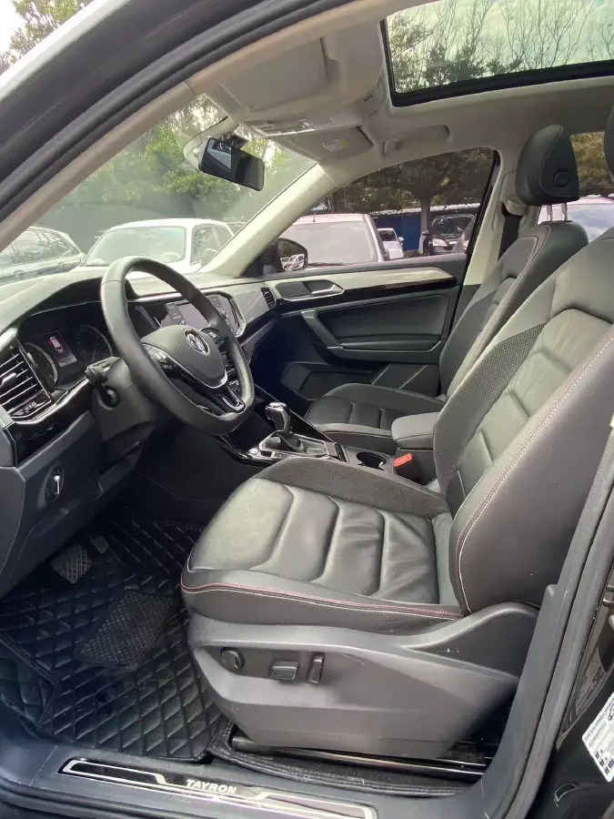 2019 Jeep Cherokee 2.0T 234HP L4 9AT,autocango,china used car exporter,china ev exporter,chinese used car exporter,chinese used ev exporter