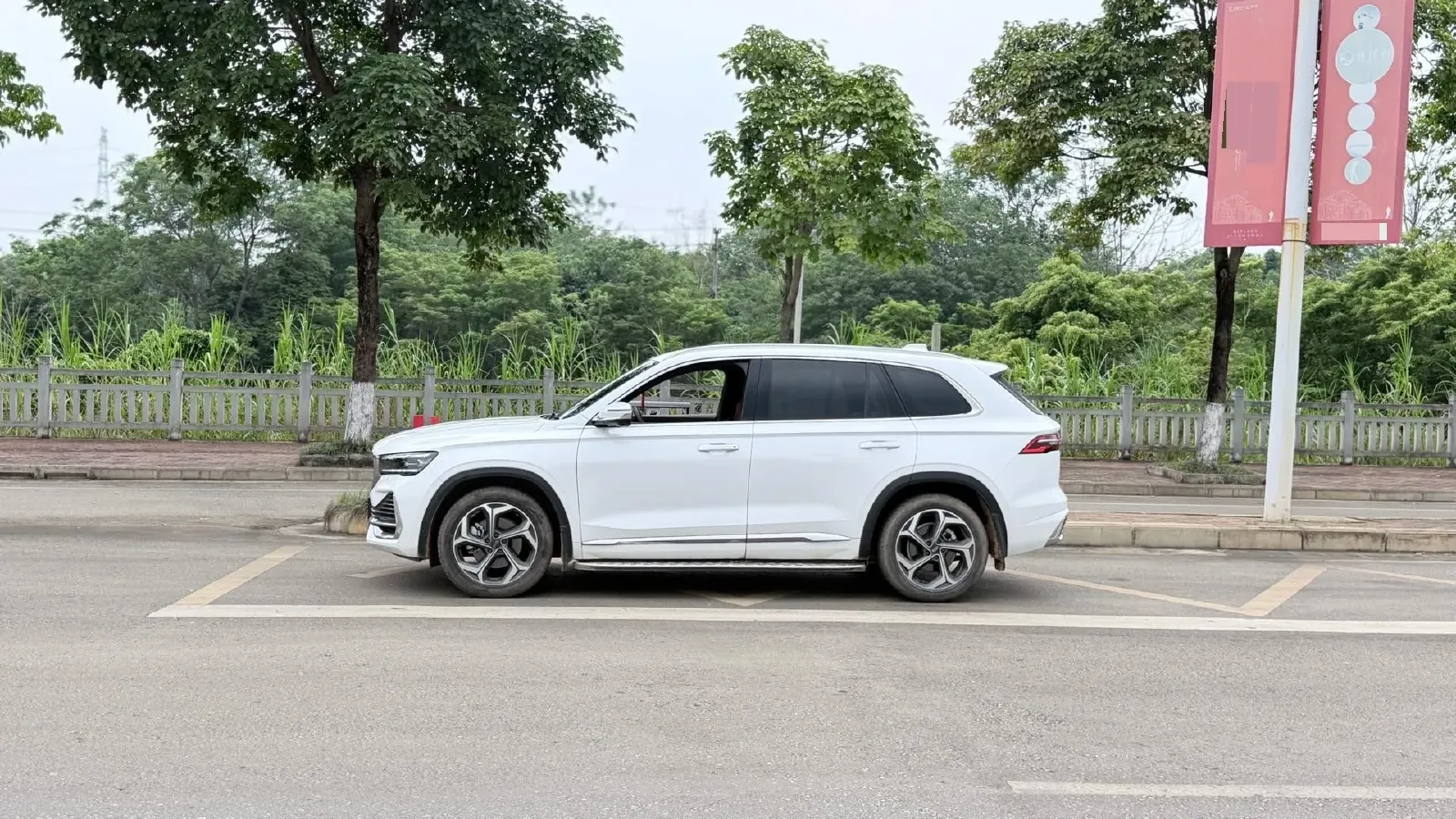 2021 Geely Monjaro 2.0T 218HP L4 7DCT,autocango,china used car exporter,china ev exporter,chinese used car exporter,chinese used ev exporter
