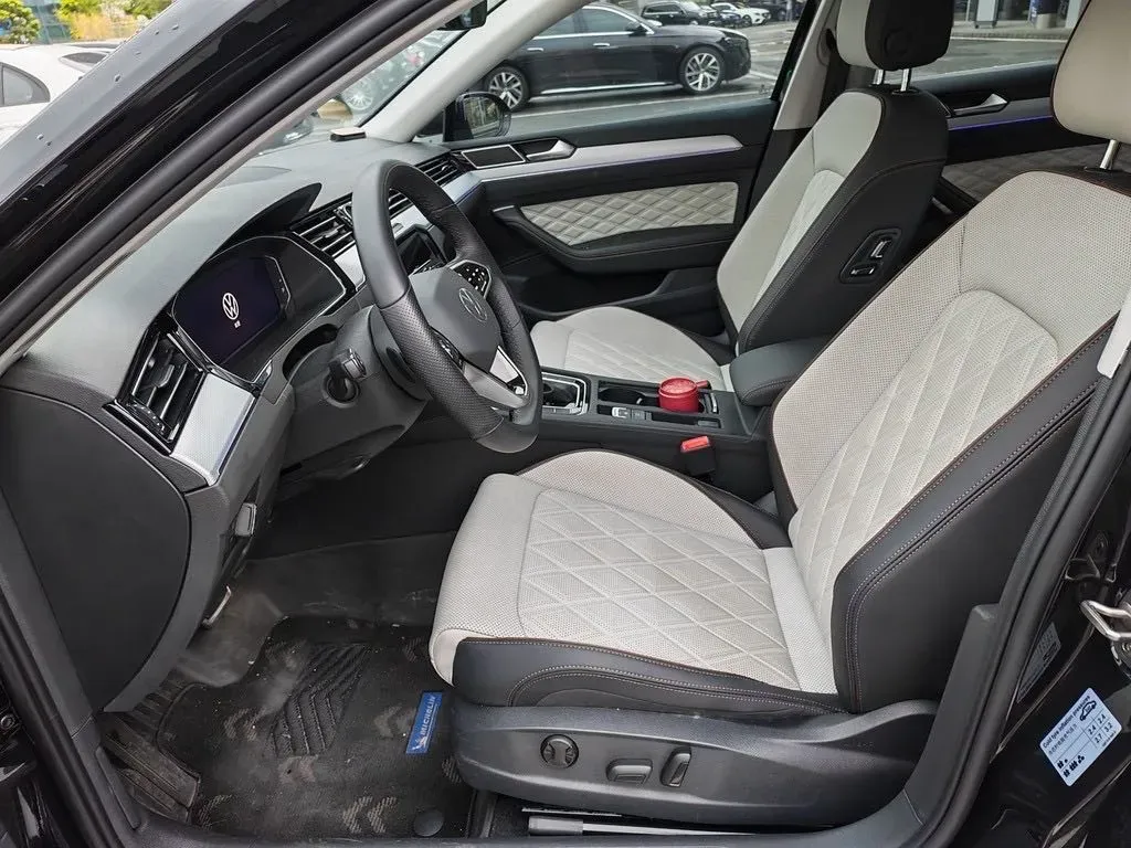 2024 Volkswagen Magotan 2.0T 186HP L4 7DCT,autocango,china used car exporter,china ev exporter,chinese used car exporter,chinese used ev exporter