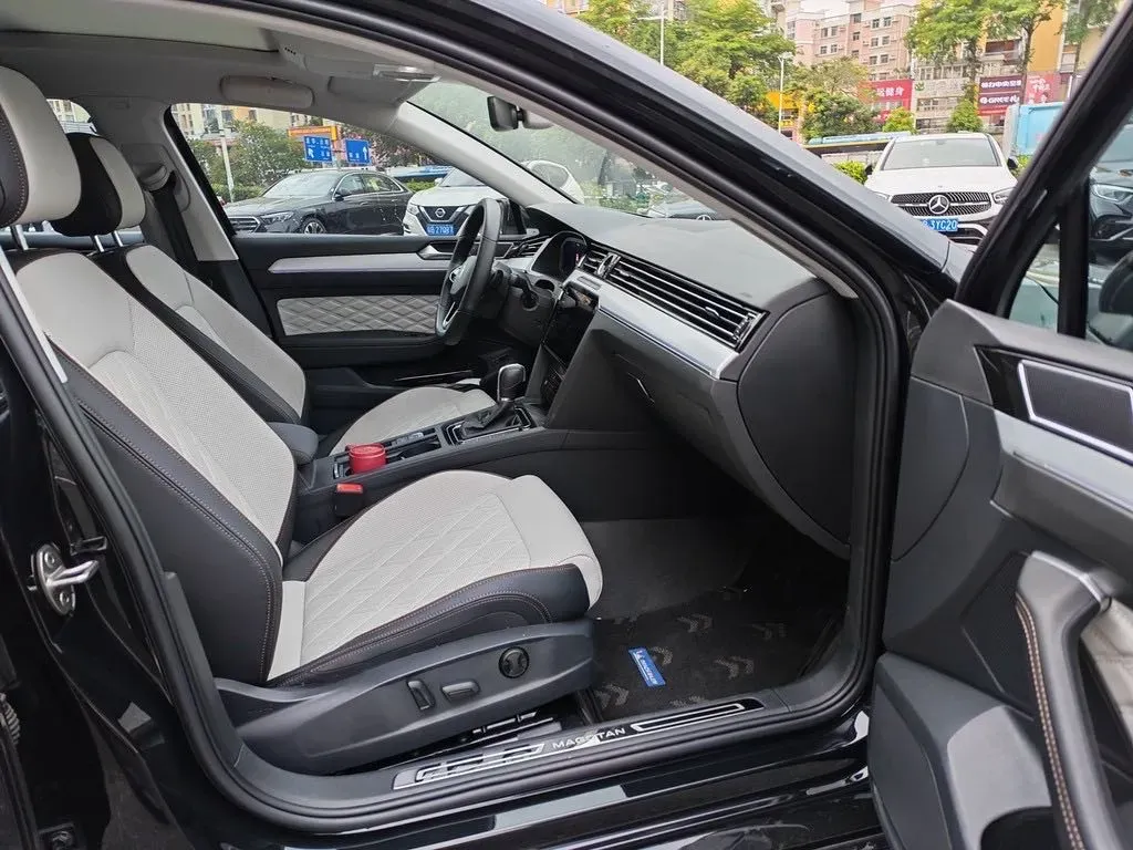 2024 Volkswagen Magotan 2.0T 186HP L4 7DCT,autocango,china used car exporter,china ev exporter,chinese used car exporter,chinese used ev exporter