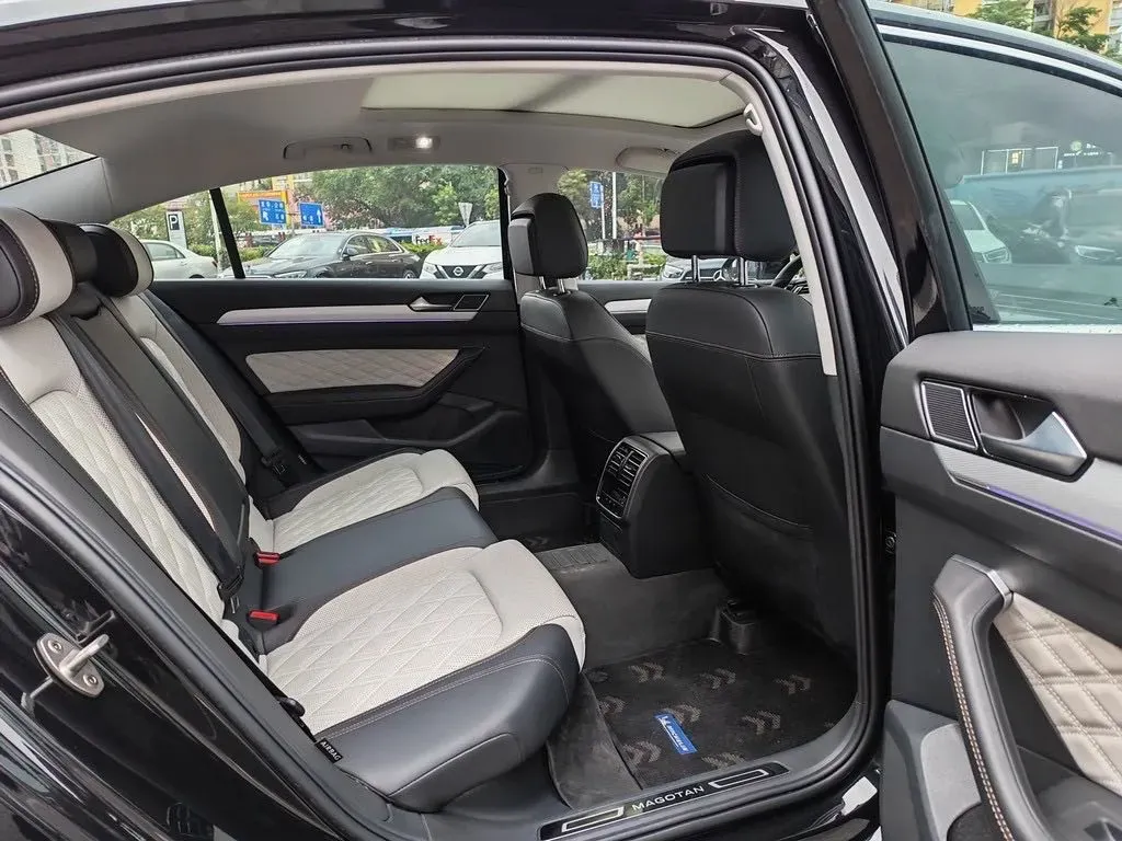 2024 Volkswagen Magotan 2.0T 186HP L4 7DCT,autocango,china used car exporter,china ev exporter,chinese used car exporter,chinese used ev exporter