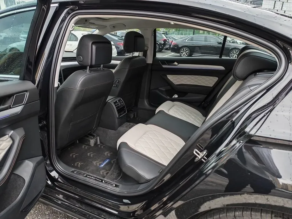 2024 Volkswagen Magotan 2.0T 186HP L4 7DCT,autocango,china used car exporter,china ev exporter,chinese used car exporter,chinese used ev exporter