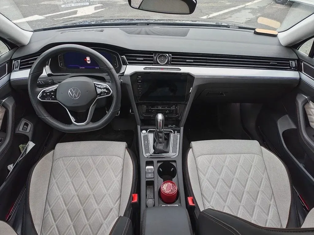 2024 Volkswagen Magotan 2.0T 186HP L4 7DCT,autocango,china used car exporter,china ev exporter,chinese used car exporter,chinese used ev exporter