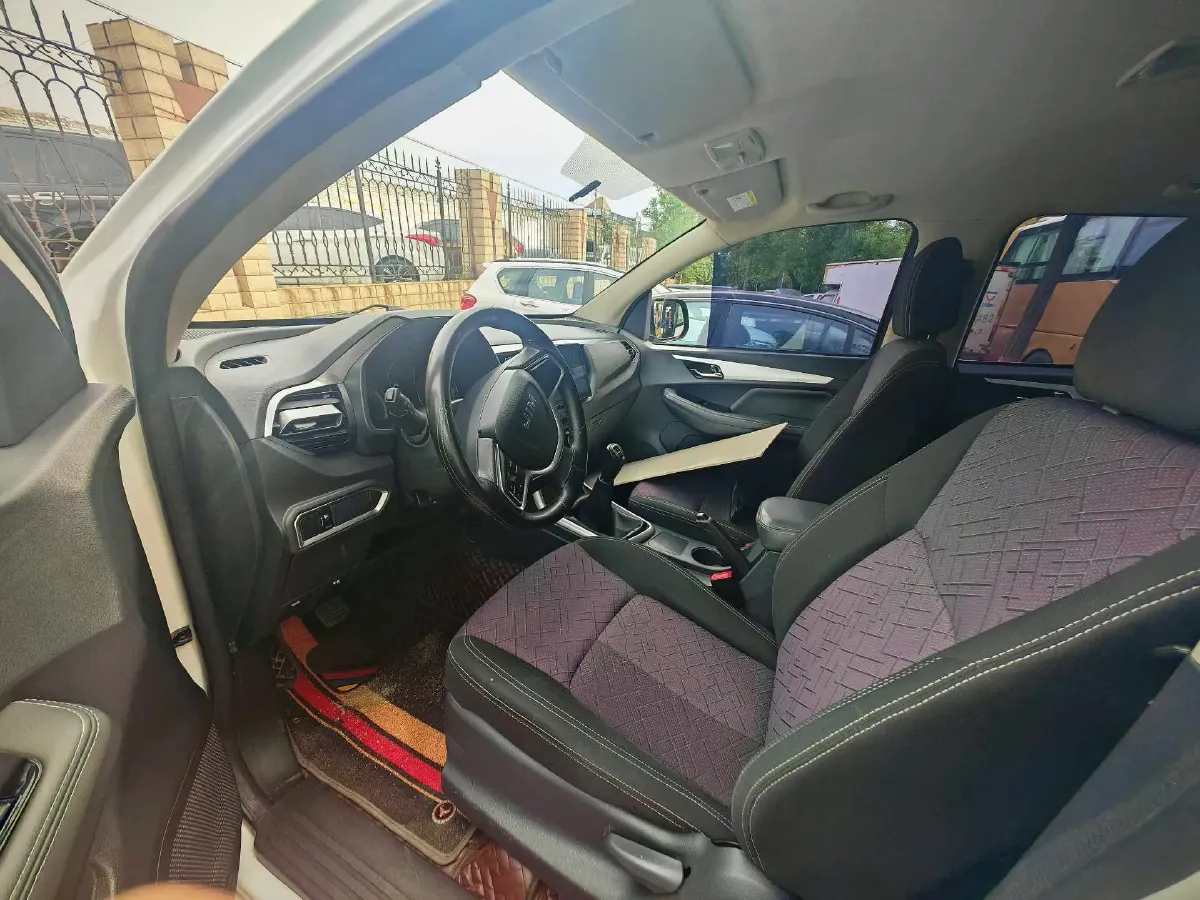 2020 JMC BaoDian 2.5T 140HP L4 5MT,autocango,china used car exporter,china ev exporter,chinese used car exporter,chinese used ev exporter