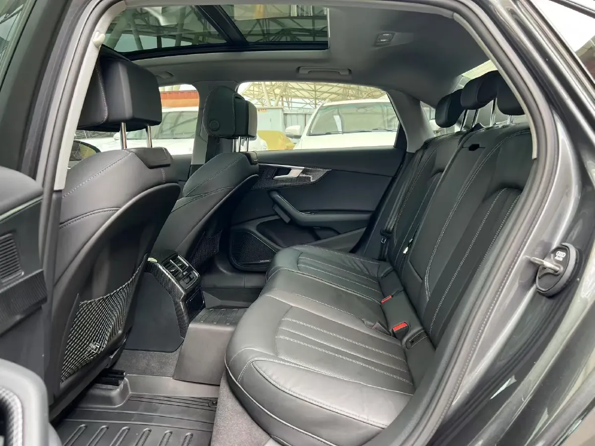 2020 Audi A4L 2.0T 190HP L4 7DCT,autocango,china used car exporter,china ev exporter,chinese used car exporter,chinese used ev exporter