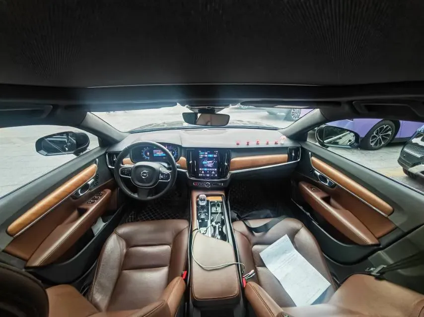 2023 Volvo S90 2.0T 250HP L4 8AT,autocango,china used car exporter,china ev exporter,chinese used car exporter,chinese used ev exporter