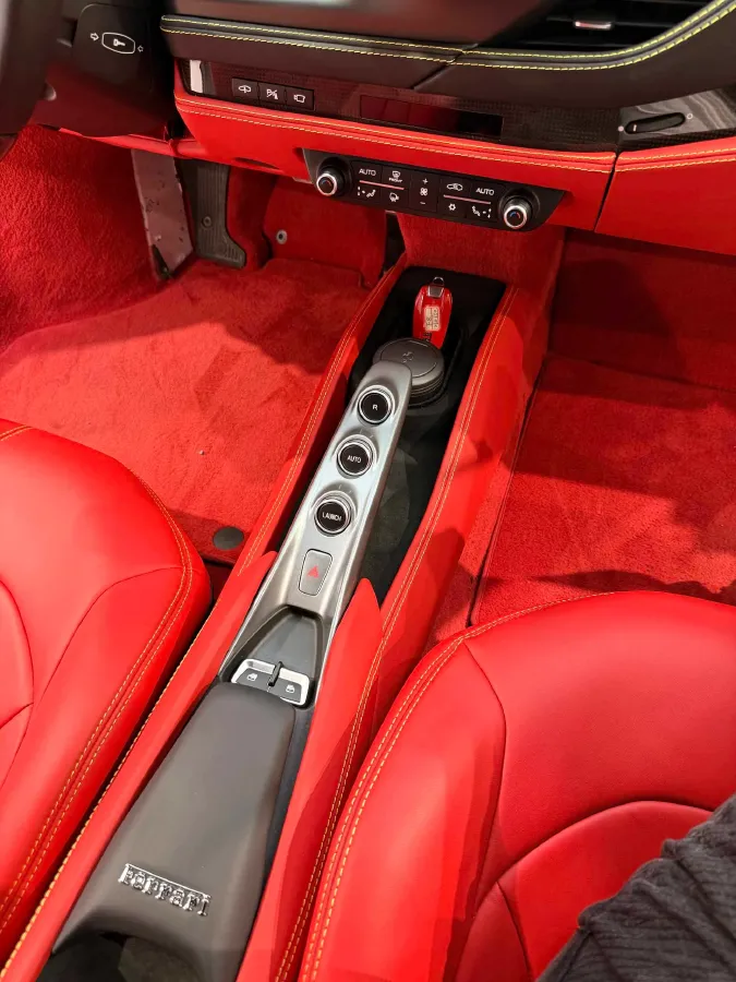 2019 Aston Martin DB11 5.2T 639HP V12 8AT,autocango,china used car exporter,china ev exporter,chinese used car exporter,chinese used ev exporter