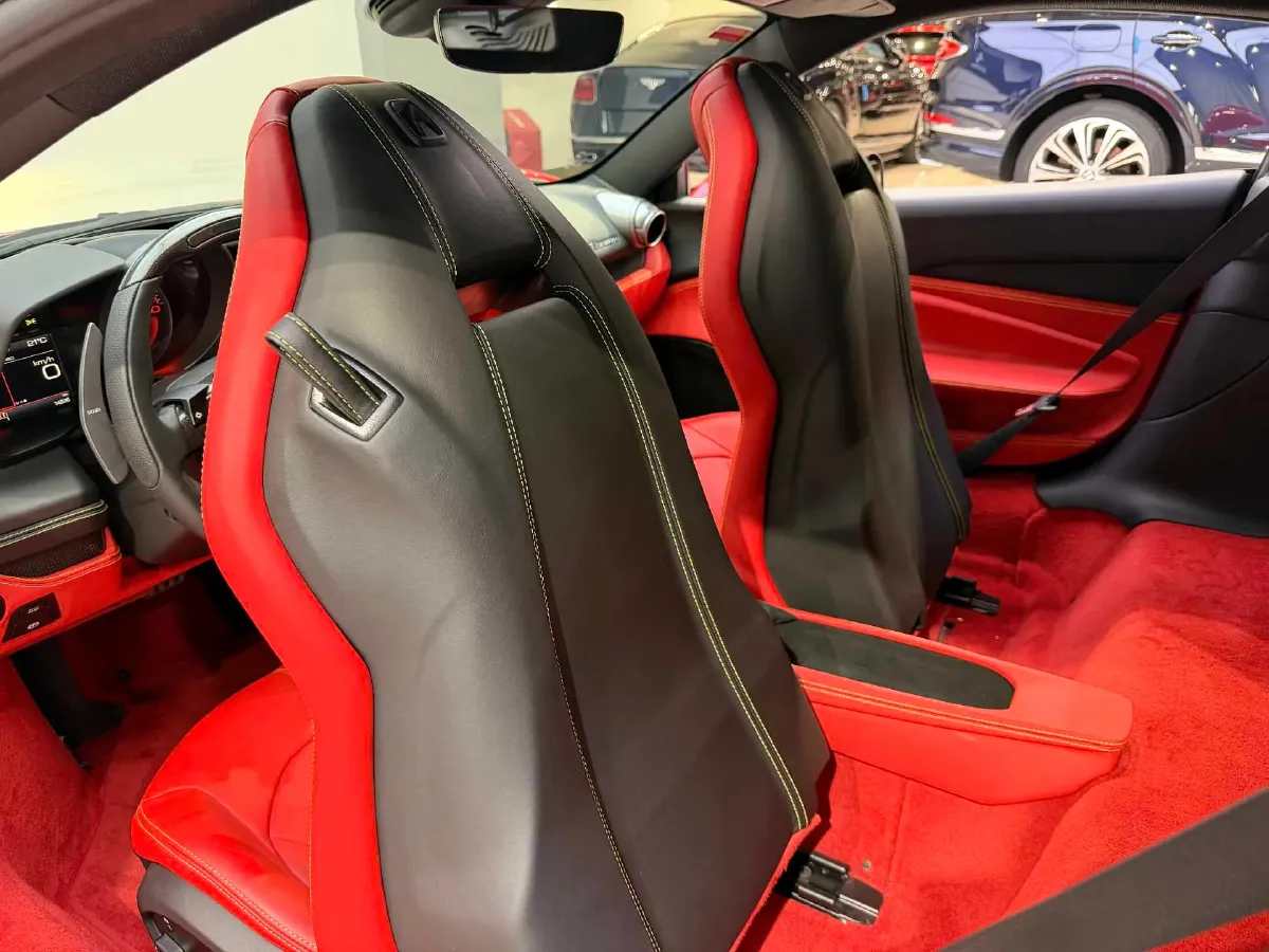 2019 Aston Martin DB11 5.2T 639HP V12 8AT,autocango,china used car exporter,china ev exporter,chinese used car exporter,chinese used ev exporter