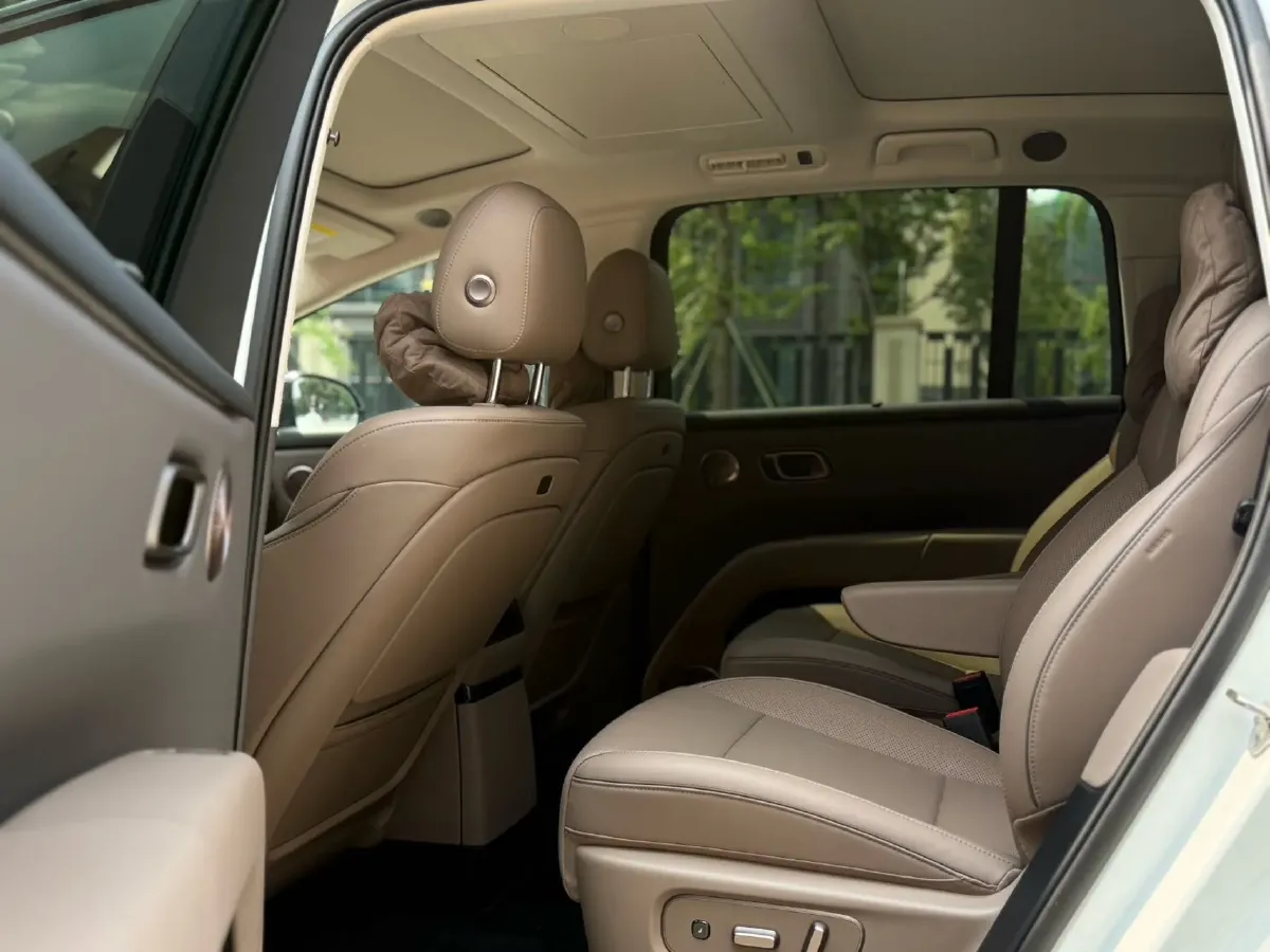 2025 Li i8 BEV,autocango,china used car exporter,china ev exporter,chinese used car exporter,chinese used ev exporter