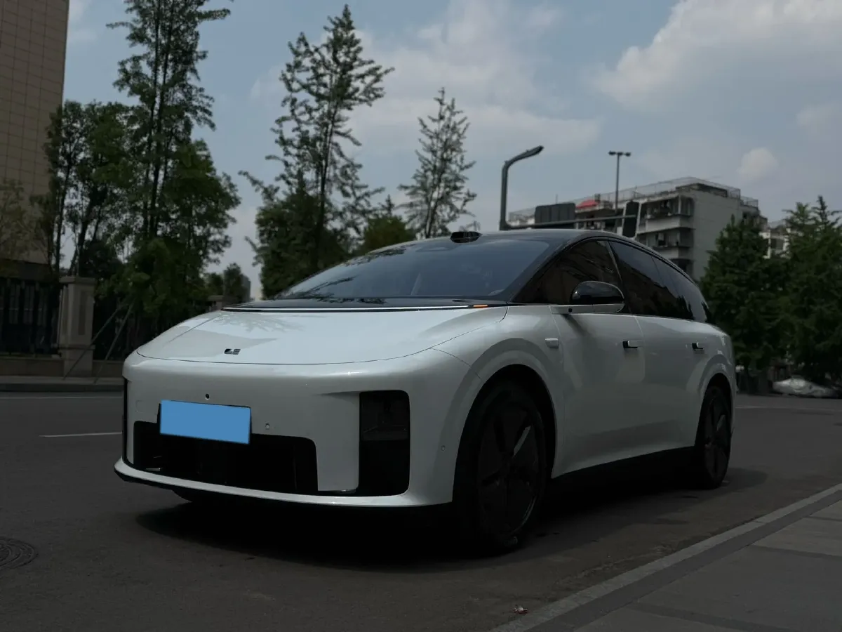 2025 Li i8 BEV,autocango,china used car exporter,china ev exporter,chinese used car exporter,chinese used ev exporter