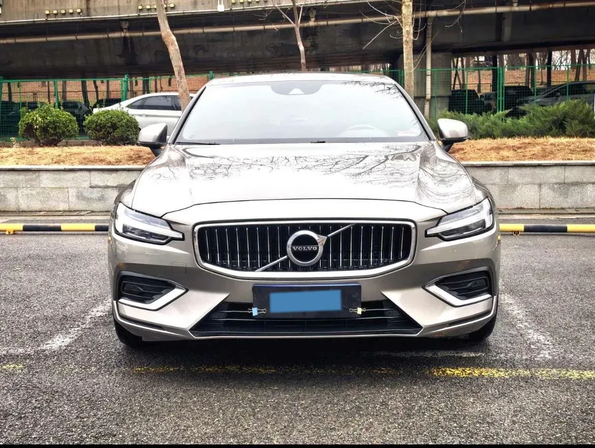 2022 Volvo S60 2.0T 197HP L4 8AT,autocango,china used car exporter,china ev exporter,chinese used car exporter,chinese used ev exporter