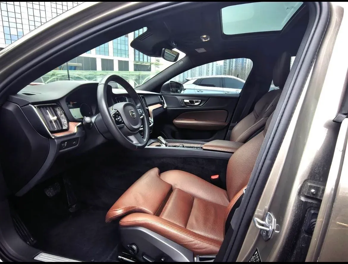 2022 Volvo S60 2.0T 197HP L4 8AT,autocango,china used car exporter,china ev exporter,chinese used car exporter,chinese used ev exporter