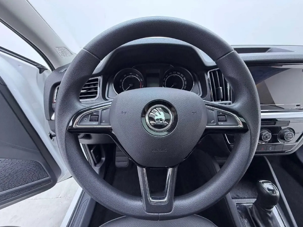 2022 Skoda Kamiq 1.5L 112HP L4 6AT,autocango,china used car exporter,china ev exporter,chinese used car exporter,chinese used ev exporter