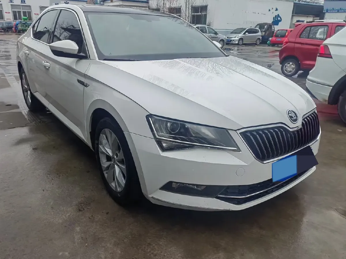 2018 Skoda Superb 1.8T 180HP L4 7DCT,autocango,china used car exporter,china ev exporter,chinese used car exporter,chinese used ev exporter