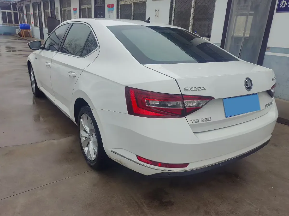 2018 Skoda Superb 1.8T 180HP L4 7DCT,autocango,china used car exporter,china ev exporter,chinese used car exporter,chinese used ev exporter