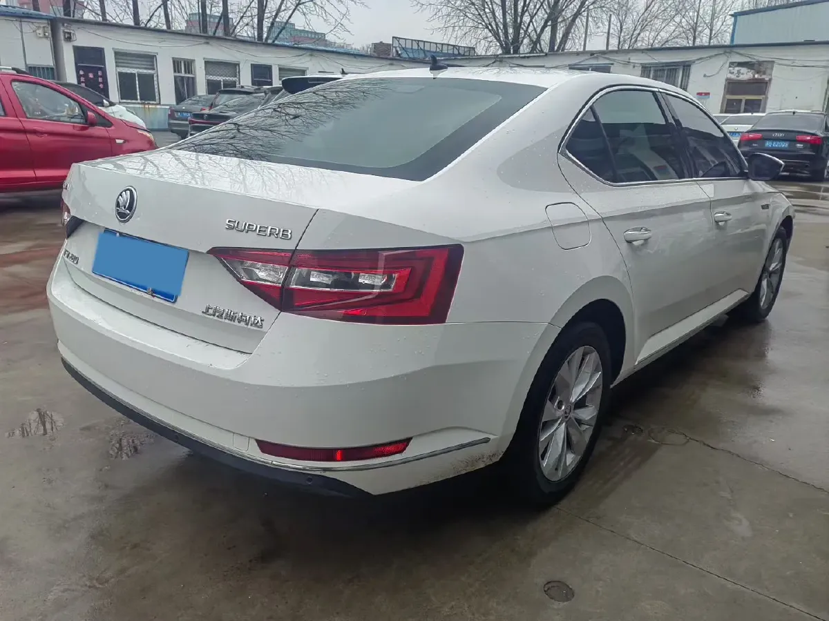 2018 Skoda Superb 1.8T 180HP L4 7DCT,autocango,china used car exporter,china ev exporter,chinese used car exporter,chinese used ev exporter