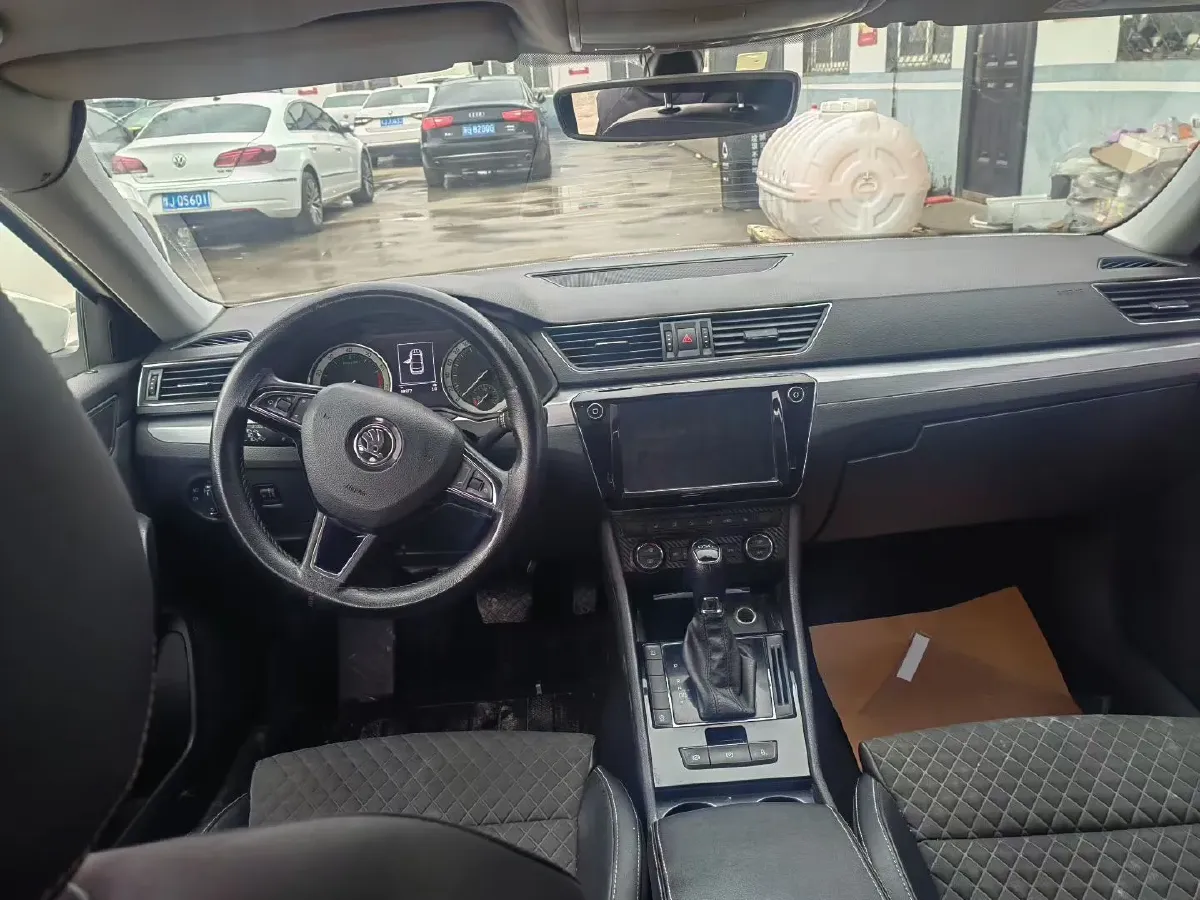2018 Skoda Superb 1.8T 180HP L4 7DCT,autocango,china used car exporter,china ev exporter,chinese used car exporter,chinese used ev exporter
