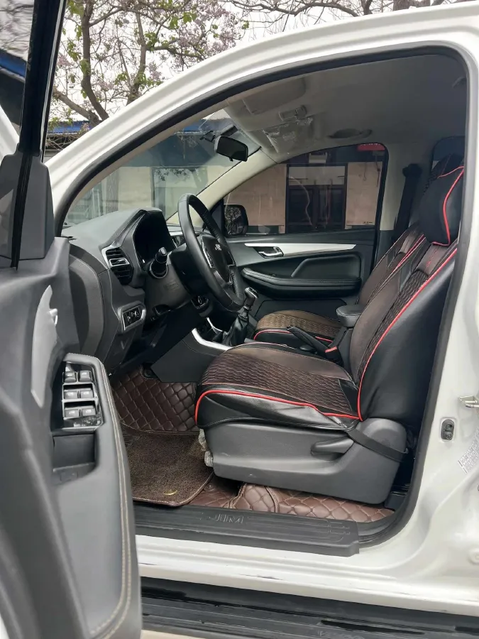 2019 Isuzu RE-MAX Jim 2.0T 204HP L4 5MT,autocango,china used car exporter,china ev exporter,chinese used car exporter,chinese used ev exporter