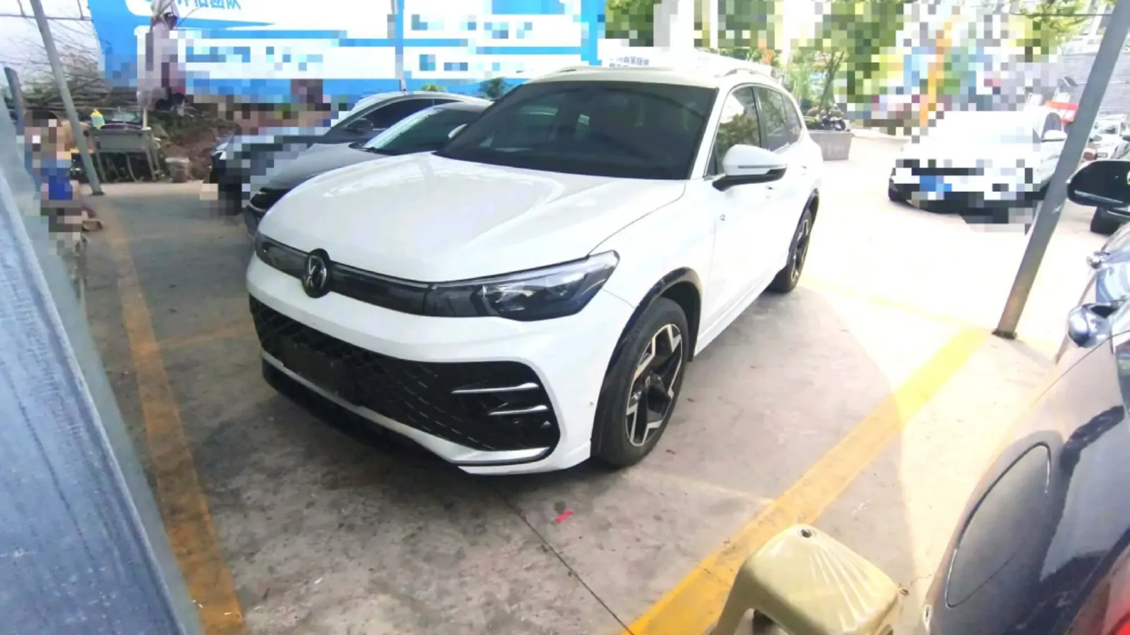 2024 Volkswagen Tiguan L 2.0T 186HP L4 7DCT,autocango,china used car exporter,china ev exporter,chinese used car exporter,chinese used ev exporter