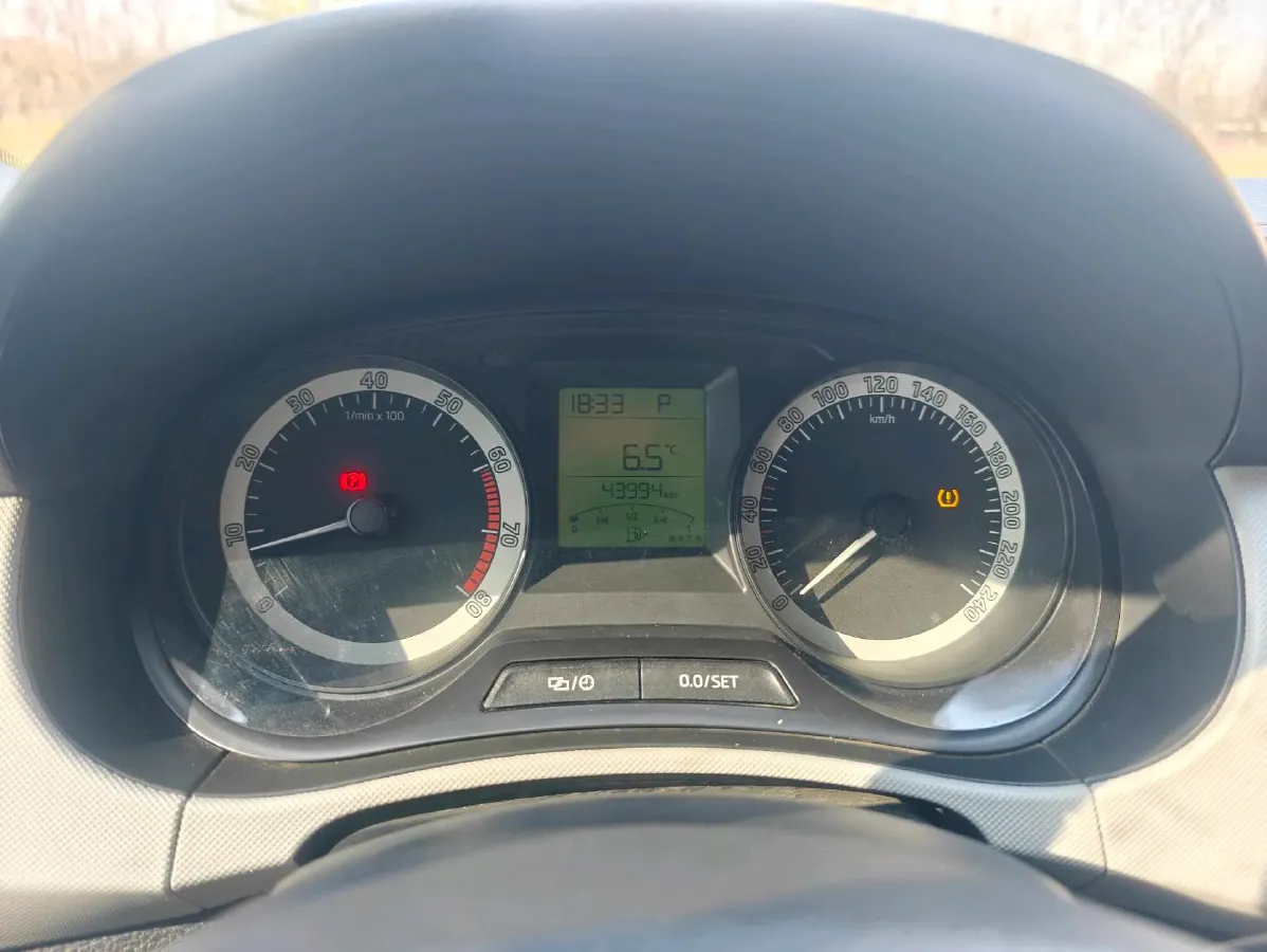 2017 Skoda Fabia 1.4L 90HP L4 6AT,autocango,china used car exporter,china ev exporter,chinese used car exporter,chinese used ev exporter