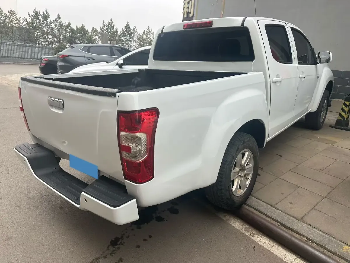 2020 Isuzu RE-MAX Jim 2.4T 211HP L4 5MT,autocango,china used car exporter,china ev exporter,chinese used car exporter,chinese used ev exporter