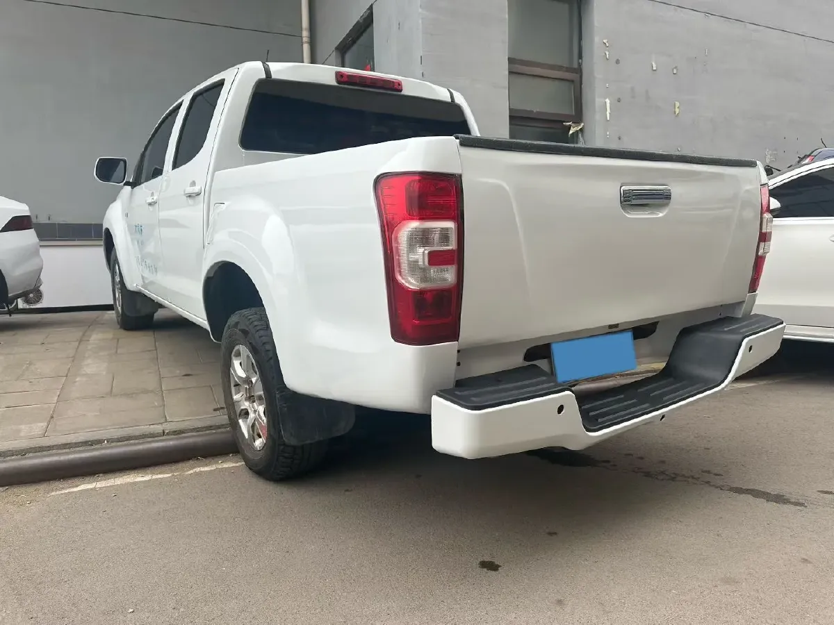 2020 Isuzu RE-MAX Jim 2.4T 211HP L4 5MT,autocango,china used car exporter,china ev exporter,chinese used car exporter,chinese used ev exporter