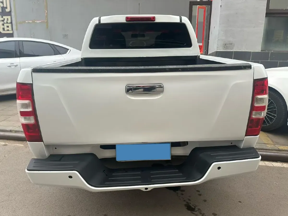 2020 Isuzu RE-MAX Jim 2.4T 211HP L4 5MT,autocango,china used car exporter,china ev exporter,chinese used car exporter,chinese used ev exporter