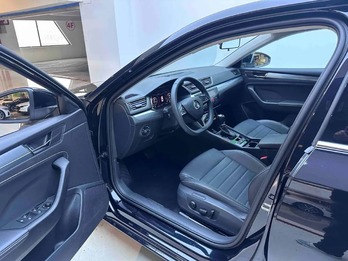 2023 Skoda Superb 1.4T 150HP L4 7DCT,autocango,china used car exporter,china ev exporter,chinese used car exporter,chinese used ev exporter