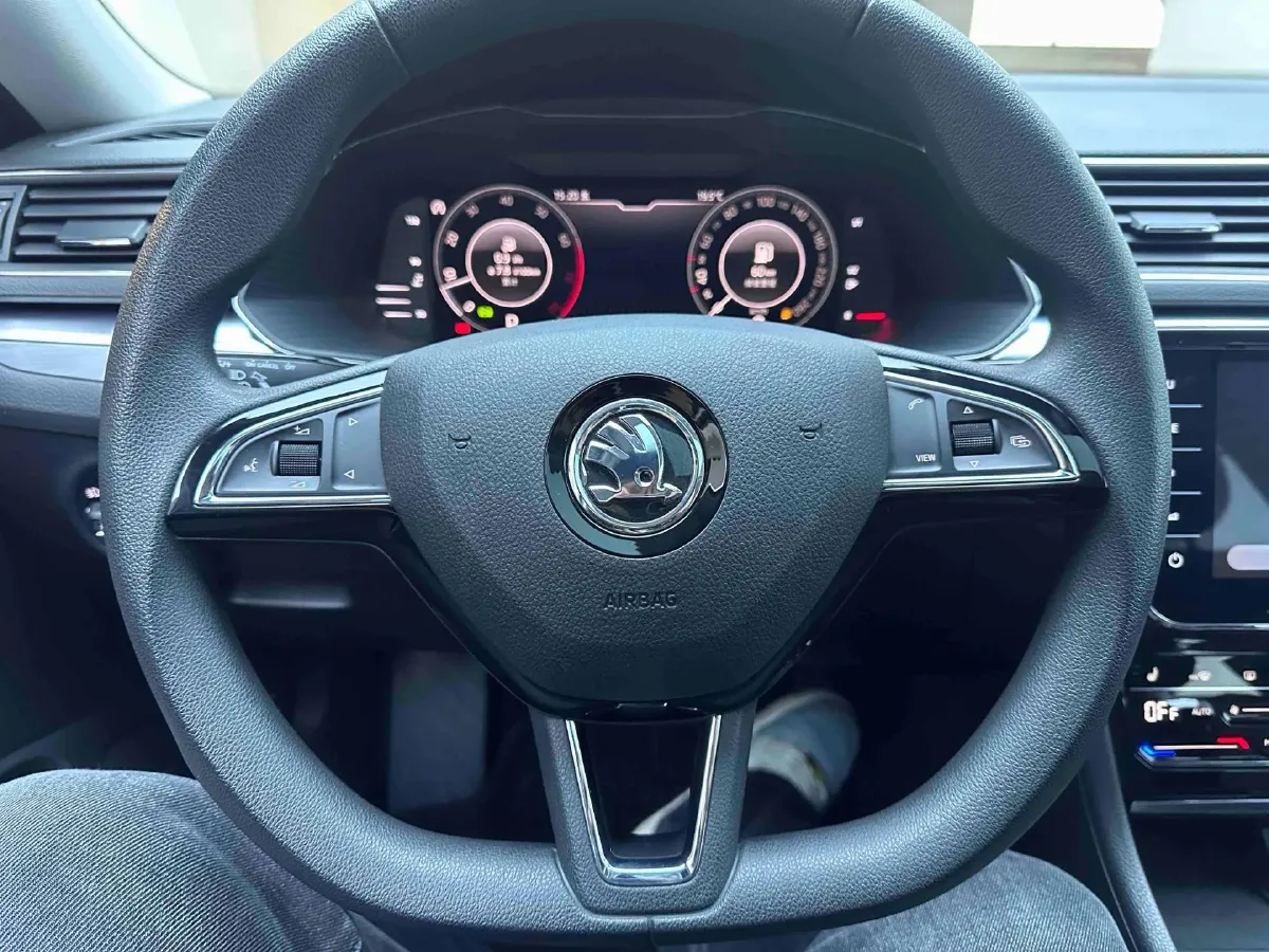 2023 Skoda Superb 1.4T 150HP L4 7DCT,autocango,china used car exporter,china ev exporter,chinese used car exporter,chinese used ev exporter