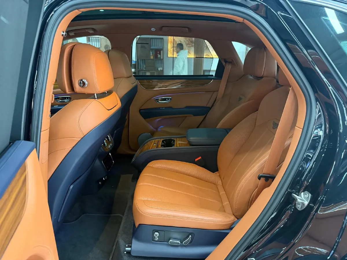 2021 Bentley Bentayga 4.0T 550HP V8 8AT,autocango,china used car exporter,china ev exporter,chinese used car exporter,chinese used ev exporter