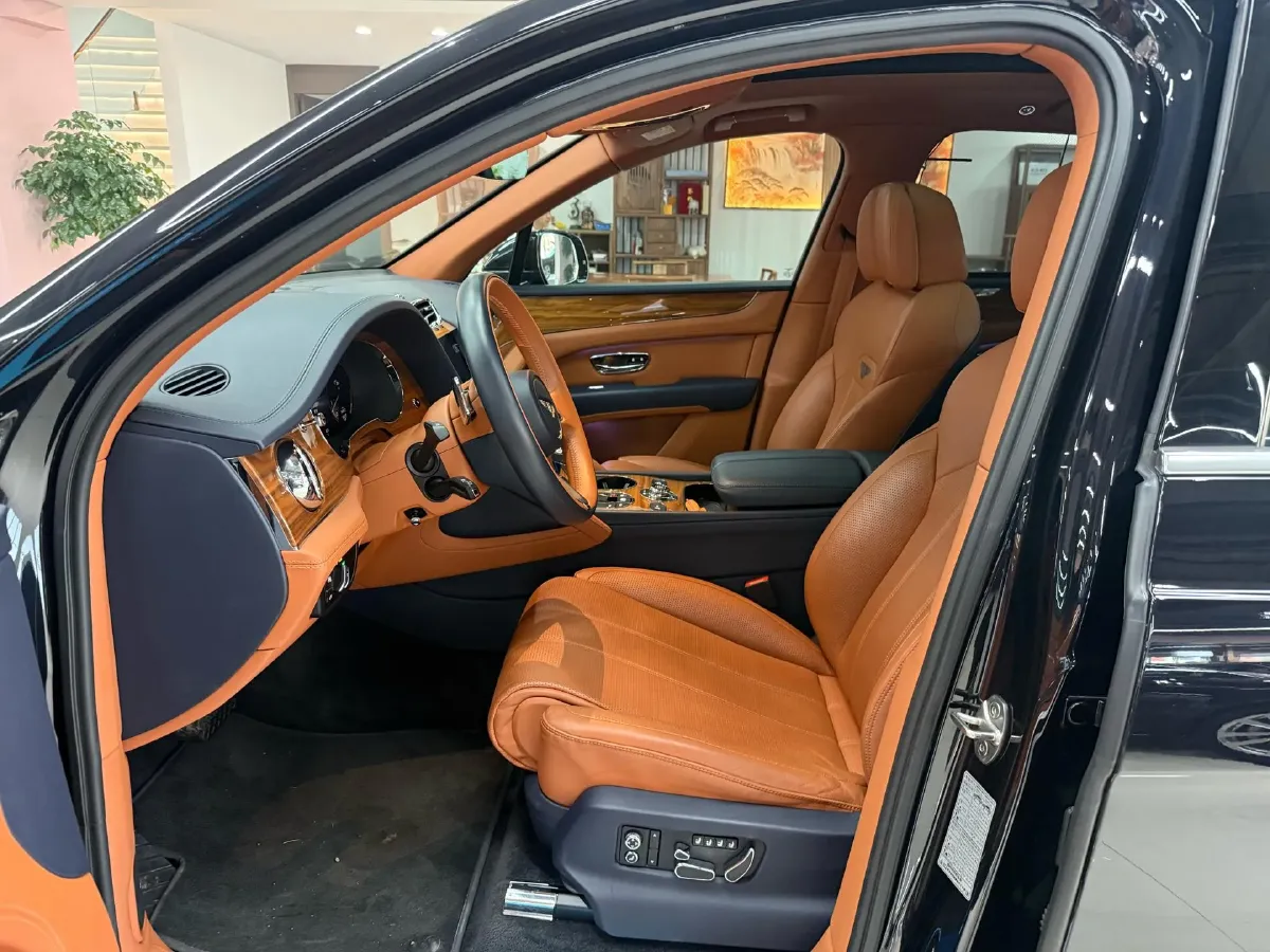 2021 Bentley Bentayga 4.0T 550HP V8 8AT,autocango,china used car exporter,china ev exporter,chinese used car exporter,chinese used ev exporter