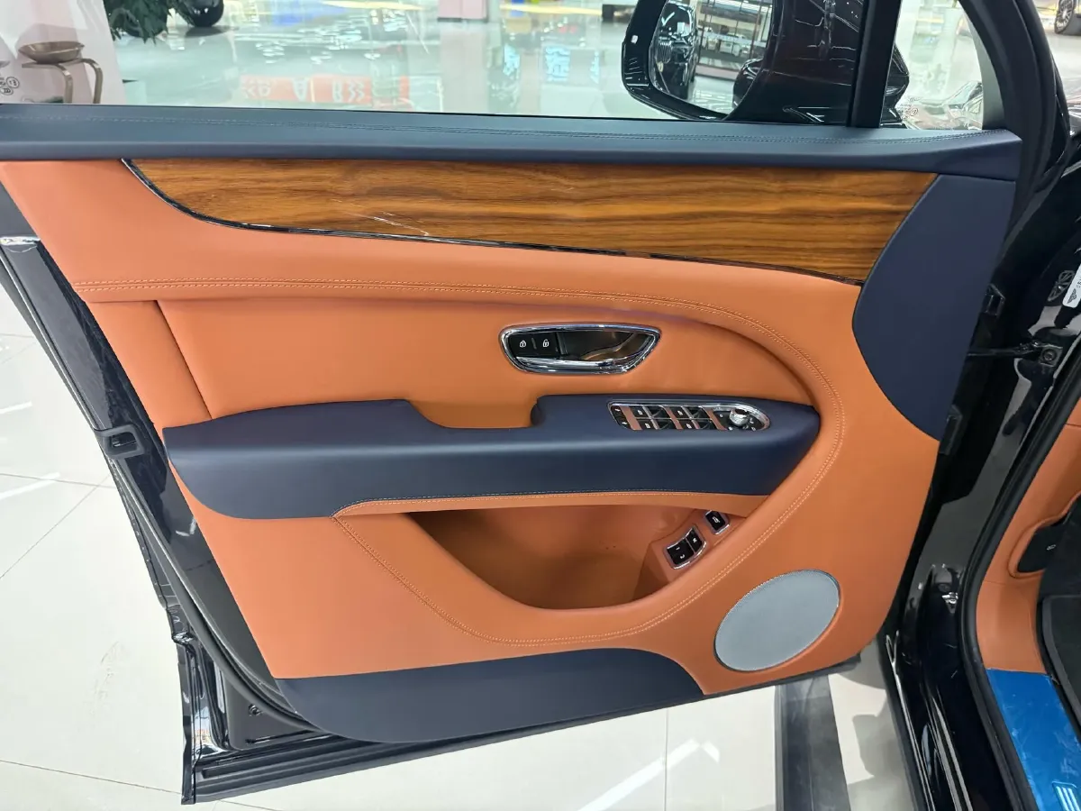 2021 Bentley Bentayga 4.0T 550HP V8 8AT,autocango,china used car exporter,china ev exporter,chinese used car exporter,chinese used ev exporter